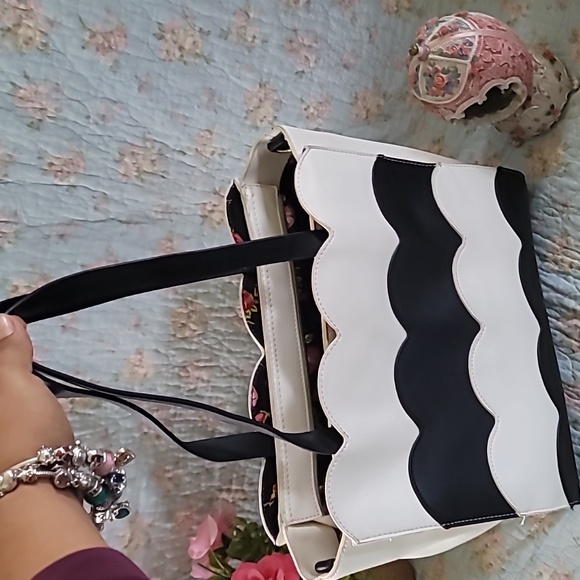 Betsey Johnson pre-love purse - Picture 2 of 6